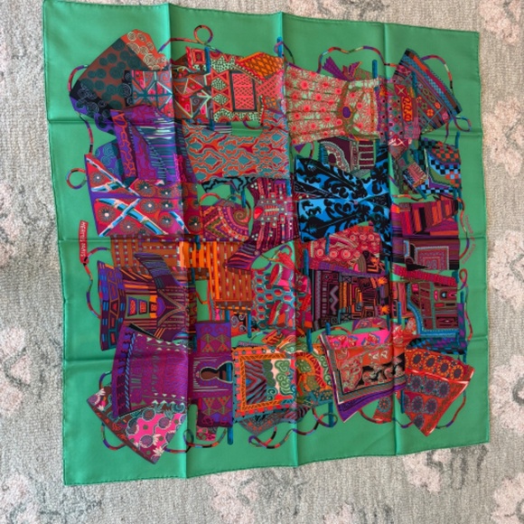Hermes "Voyage en Etoffes" Silk Scarf 90cm - Green - Picture 3 of 6